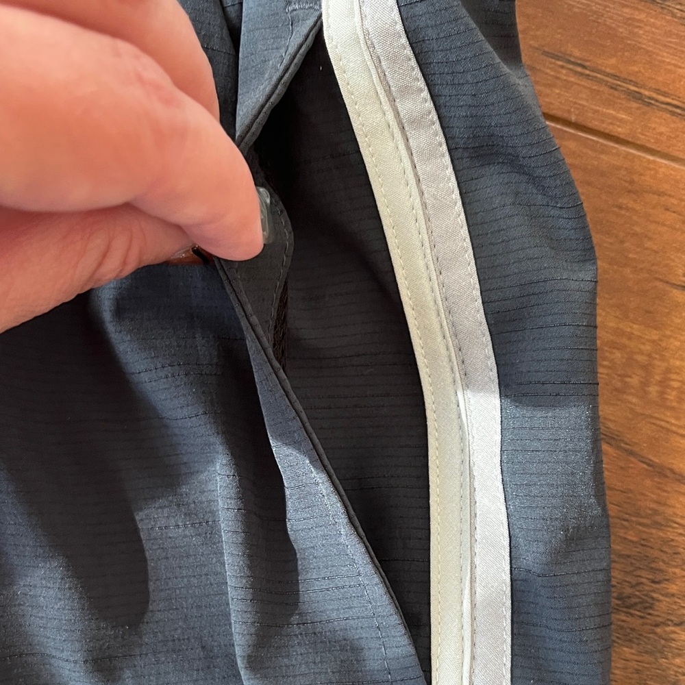 Vuori Cardiff Shorts (Charcoal) - Picture 6 of 9